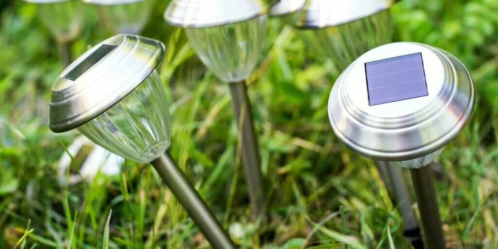 Do Solar Lights Need Batteries?