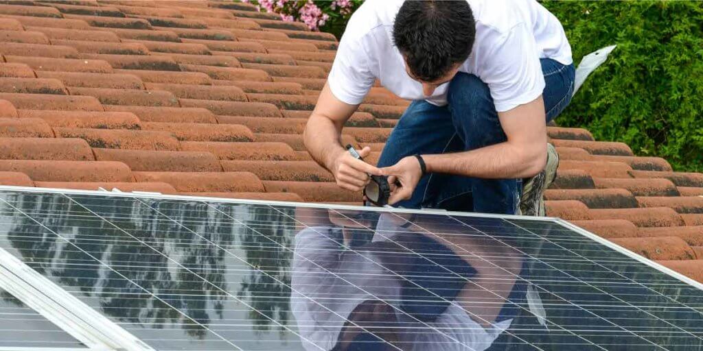 How to Tell if it's Time to Replace Your Solar Panels